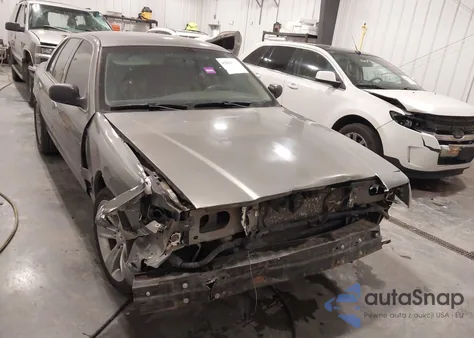 2004 Ford Crown Victoria Lx z USA, uszkodzony, nr VIN 2FAFP74W74X125149